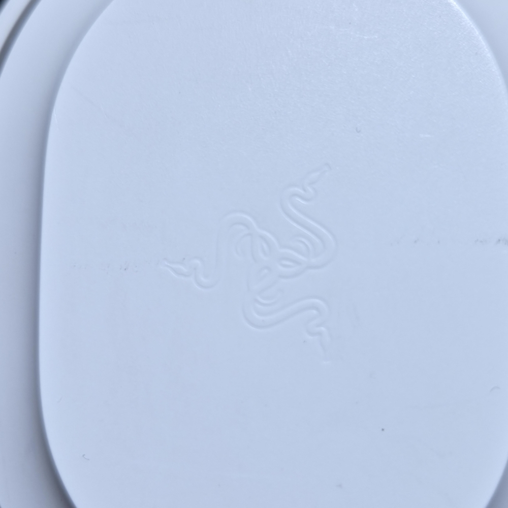 Razer Barracuda X (White) - FOR PARTS OR REPAIR - No Dongle/BT Issues - Picture 6 of 7